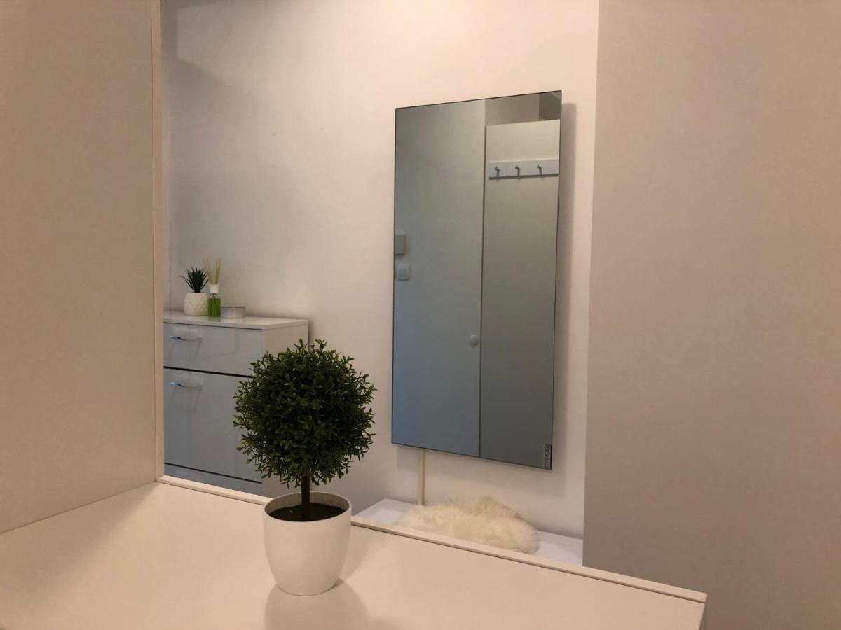 Modern Center Studio Under The Castle II Free Parking Appartement Ljubljana Buitenkant foto