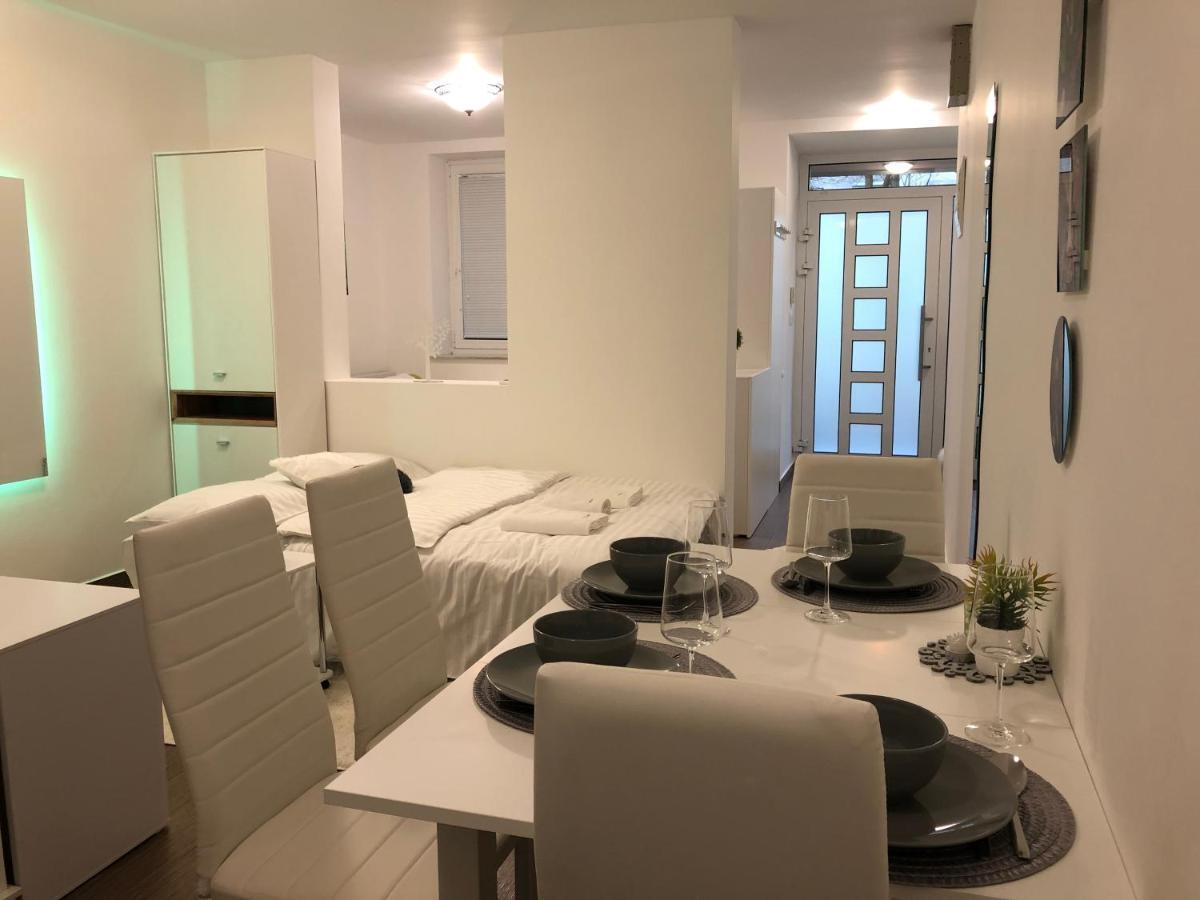 Modern Center Studio Under The Castle II Free Parking Appartement Ljubljana Buitenkant foto