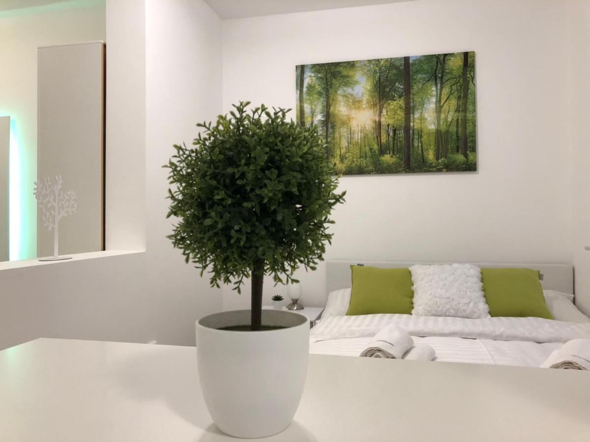Modern Center Studio Under The Castle II Free Parking Appartement Ljubljana Buitenkant foto