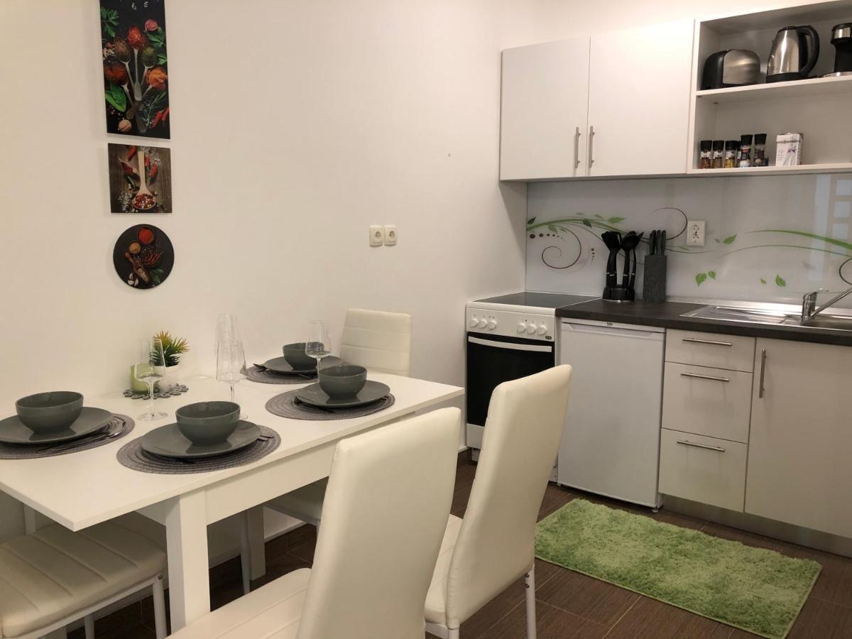 Modern Center Studio Under The Castle II Free Parking Appartement Ljubljana Buitenkant foto